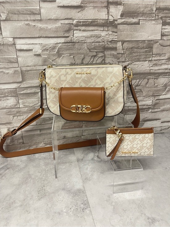 Michael Kors Handbags - Michael Kors Parker Large Empire Logo Multi-Function Crossbody & Card Case